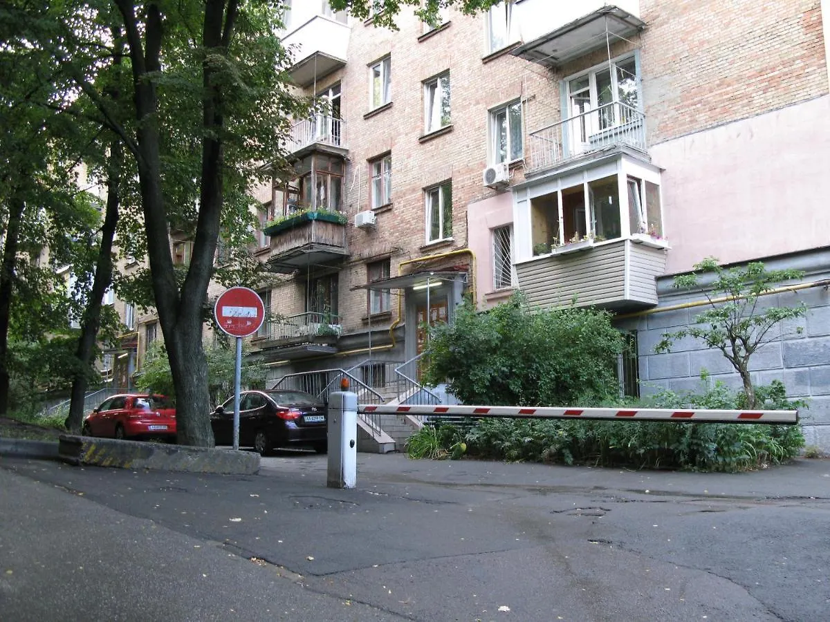 Kiev Gulliver 2 bedrooms&living room apartment 70 sq m 0*,  Oekraïne